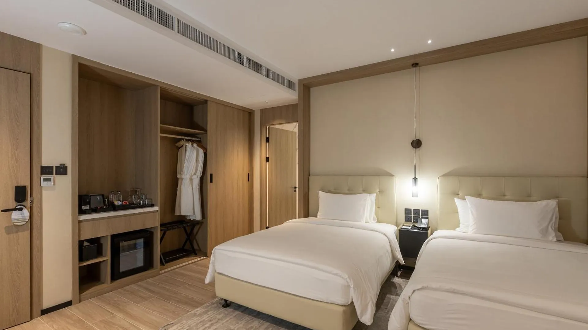 Laya Resort Phuket Island Пляж Лаян